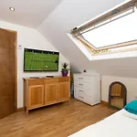 S6 Ensuite Loft Studio Space (Sandycroft Guest House)